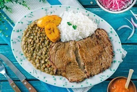 Arroz con menestra - Gastronomía costa ecuatoriana